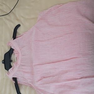 It's not brand name, but its a comfortable blouse, xtra large